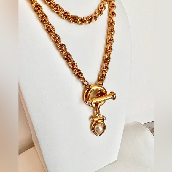 VINTAGE Jesara pearl and goldtone toggle necklace - Picture 3 of 7